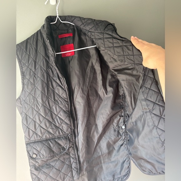 Zara man, size small, Men's Quilted Black Vest, full front zip, front pockets - Picture 4 of 8